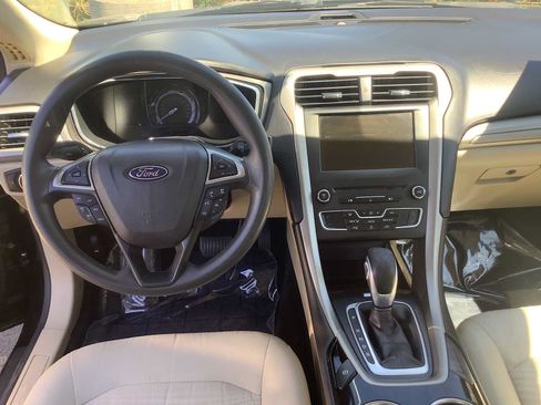 Used 2016 Ford Fusion SE FWD image 10