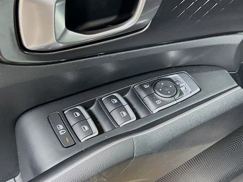 Certified 2022 Kia Sorento S w/ Panoramic Sunroof Package image 18