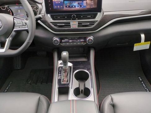New 2025 Nissan Altima 2.5 SR w/ SR Premium Package FWD image 20