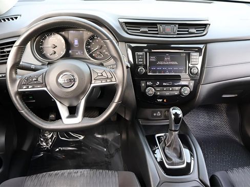 Used 2019 Nissan Rogue SV image 15