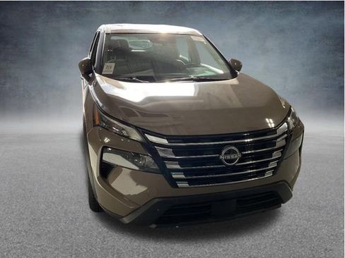 Used 2025 Nissan Rogue SV FWD image 2
