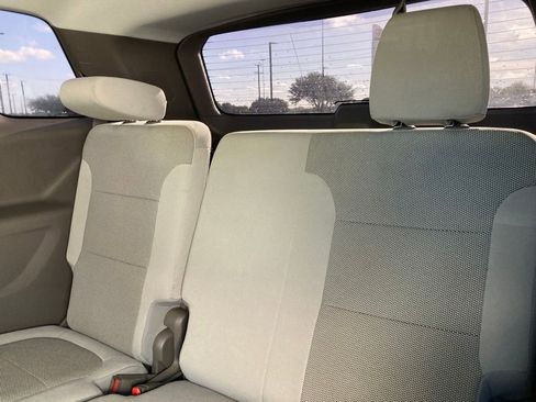 Used 2021 Chevrolet Traverse LT FWD image 10