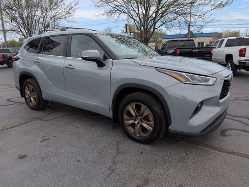 Used 2023 Toyota Highlander Bronze Edition image 7