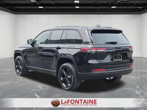 Certified 2024 Jeep Grand Cherokee Altitude AWD/4WD image 3