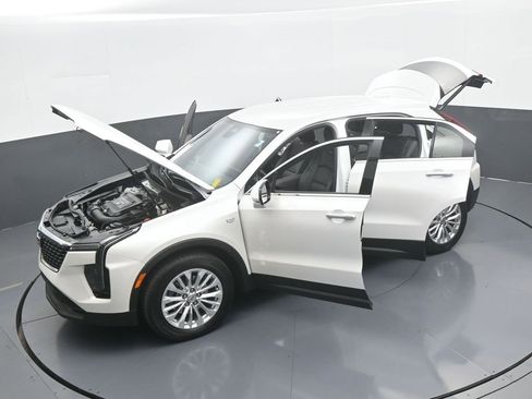 Used 2024 Cadillac XT4 Luxury w/ Cold Weather Package image 69