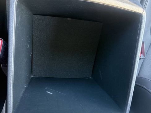 Used 2023 Kia Carnival LX image 24