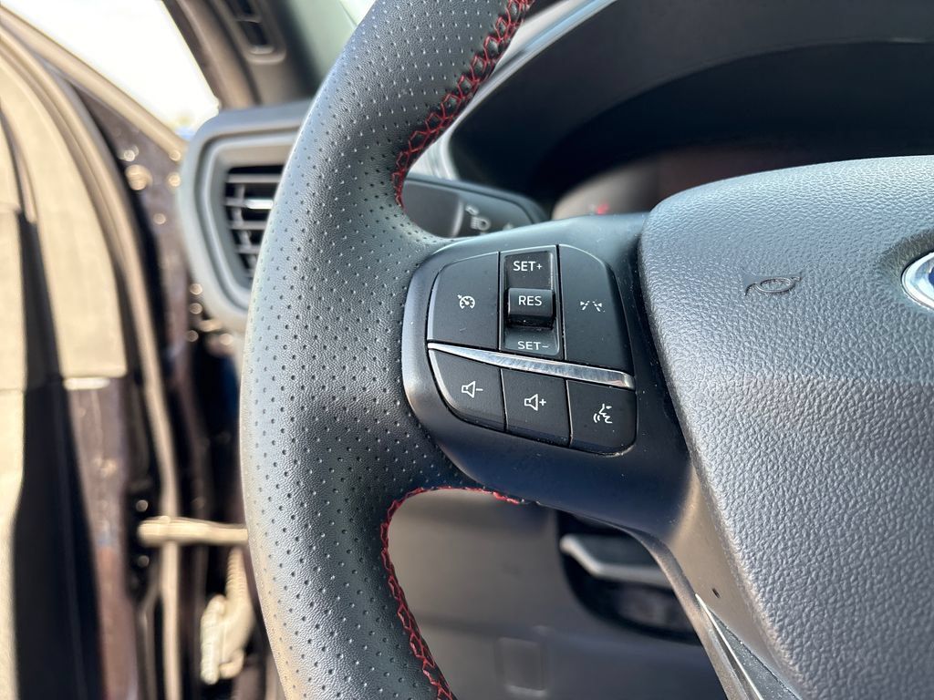 Used 2025 Ford Escape ST-Line Select AWD/4WD image 37
