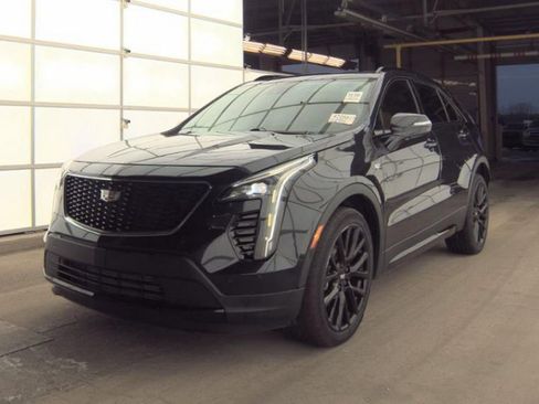 Used 2023 Cadillac XT4 Sport image 2