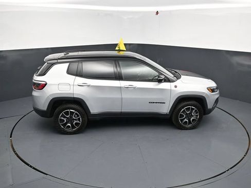 New 2026 Jeep Compass Trailhawk w/ Sun, Sound & Navigation Group AWD/4WD image 39