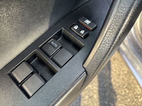 Used 2019 Toyota Corolla XLE image 12