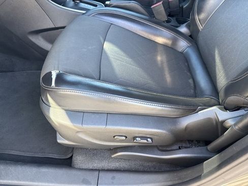 Used 2020 Chevrolet Trax LT w/ LT Convenience Package image 11