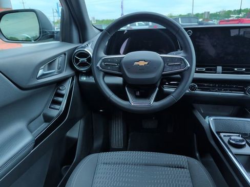 Certified 2026 Chevrolet Equinox LT FWD image 2