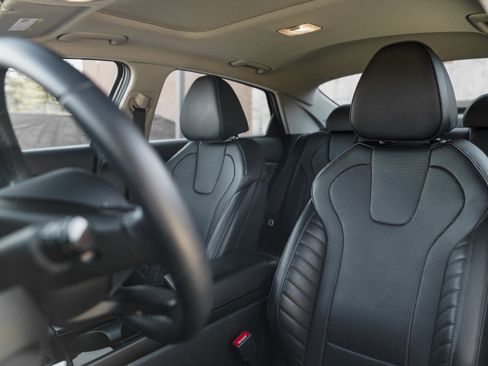 Used 2023 Hyundai Elantra Limited image 18