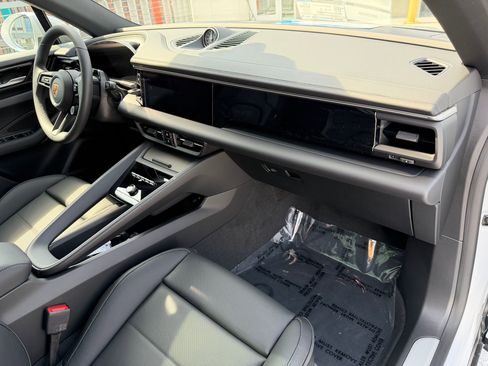 New 2026 Porsche Macan 4 Electric AWD/4WD image 17