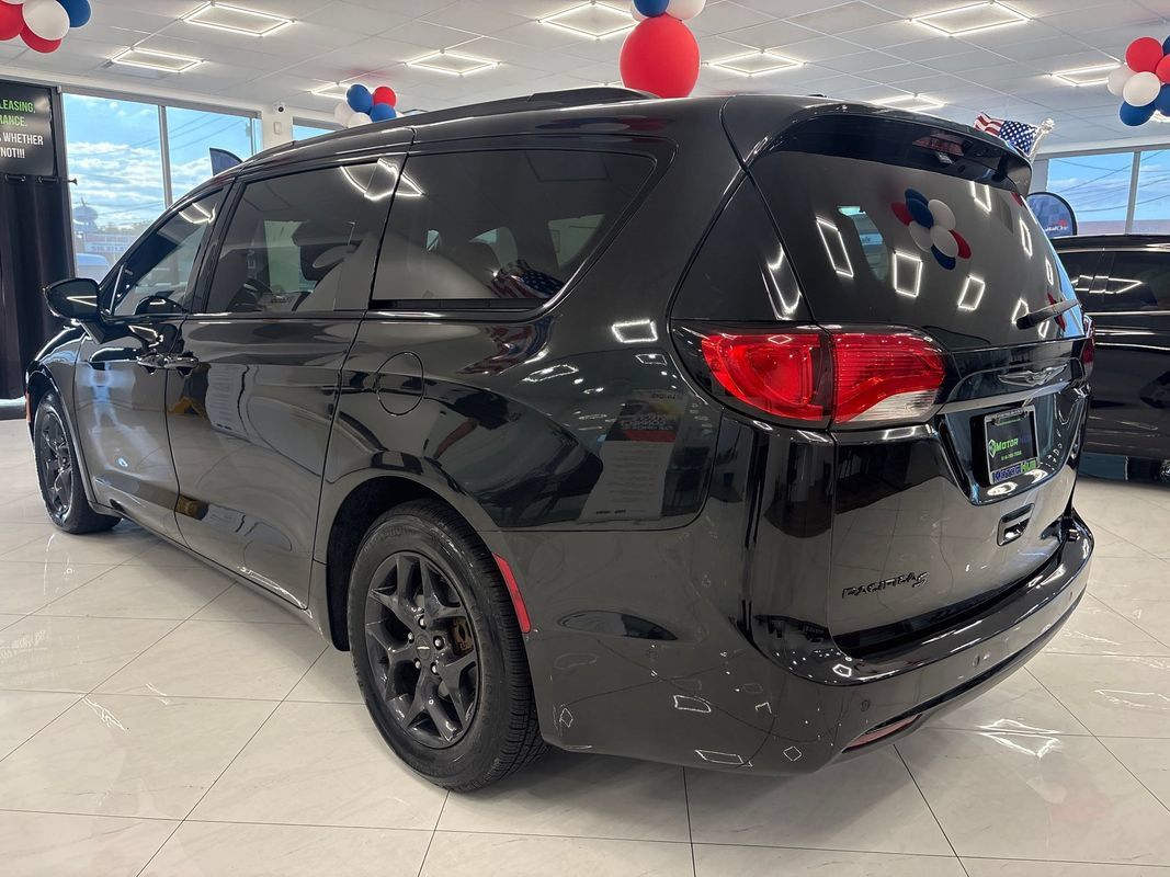 Used 2019 Chrysler Pacifica Touring-L Plus w/ Advanced Safetytec Group FWD image 10