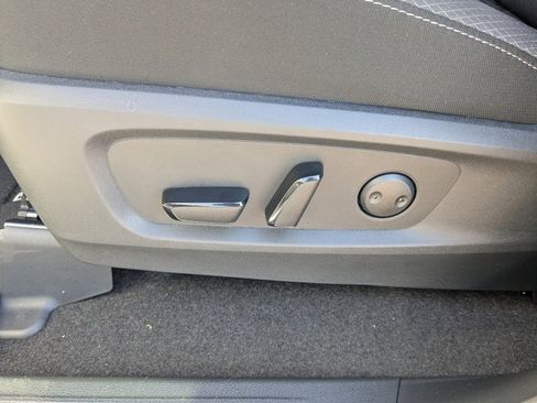 New 2025 Nissan Pathfinder SV image 13