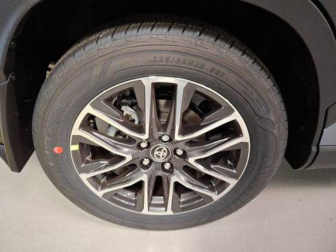 New 2026 Toyota Corolla Cross XLE image 5