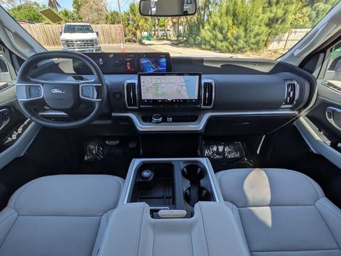 Certified 2026 Ford Expedition Max Platinum w/ Driver's Package image 17