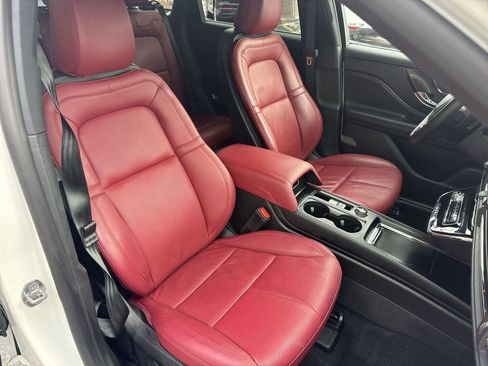 Certified 2025 Lincoln Corsair Reserve FWD image 28