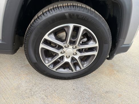 Used 2018 Jeep Compass Latitude w/ Popular Equipment Group image 13