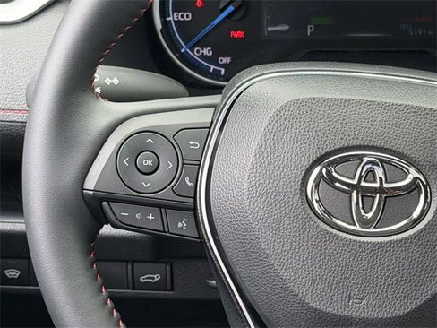 Used 2025 Toyota RAV4 SE image 12