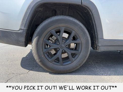 Used 2024 Jeep Grand Cherokee L Altitude RWD image 7