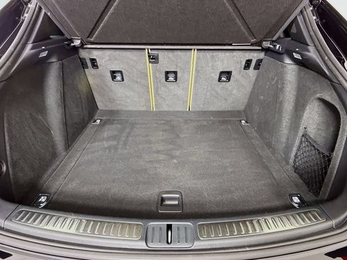 Certified 2025 Porsche Macan AWD/4WD image 30