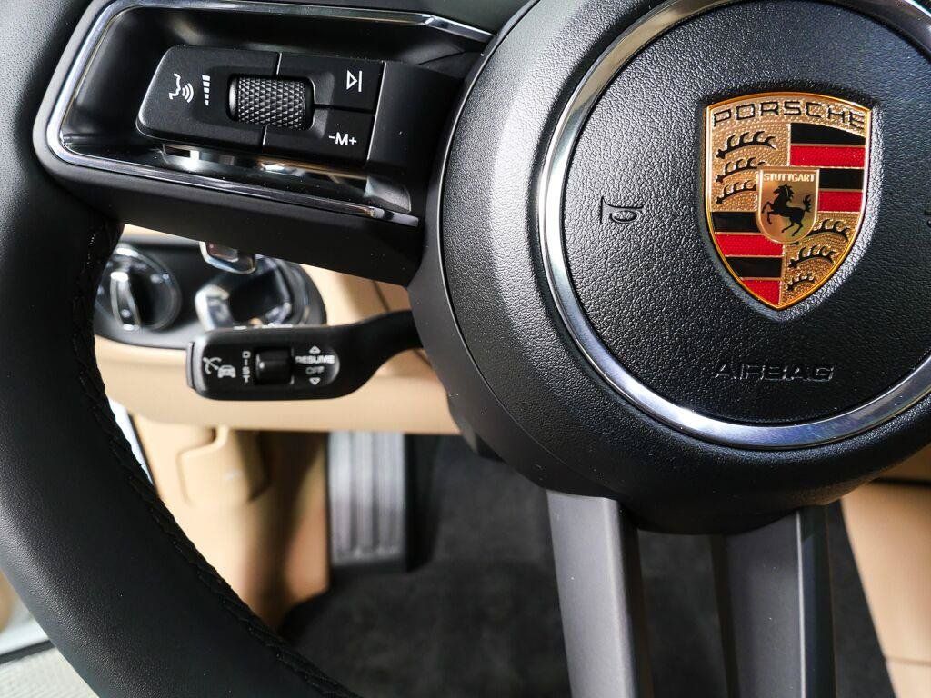 Certified 2026 Porsche Macan AWD/4WD image 10