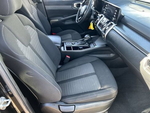 Used 2022 Kia Sorento LX FWD image 9
