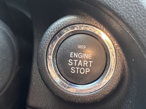 Used 2021 Subaru Forester Touring image 18