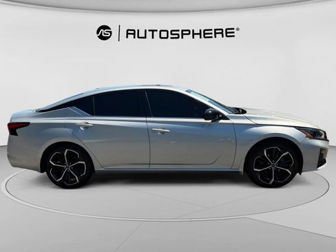 Used 2023 Nissan Altima 2.5 SR w/ SR Premium Package FWD image 11