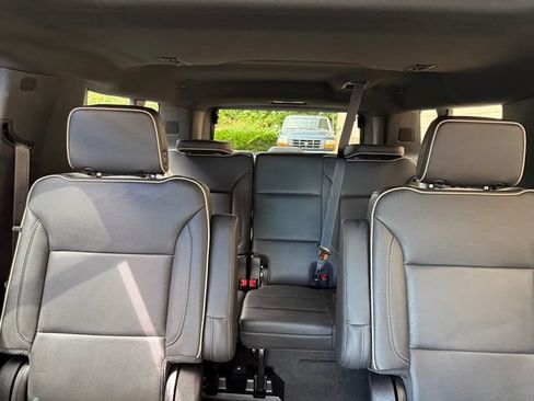 Used 2024 GMC Yukon XL SLT w/ SLT Luxury Package AWD/4WD image 30
