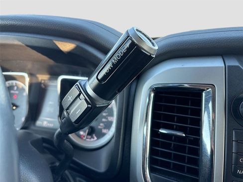 Used 2017 Nissan Titan SV image 18