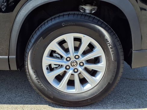 Certified 2025 Toyota Grand Highlander AWD image 9
