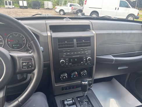 Used 2012 Jeep Liberty Sport AWD/4WD image 23