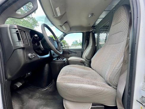 Used 2017 GMC Savana 2500 image 11