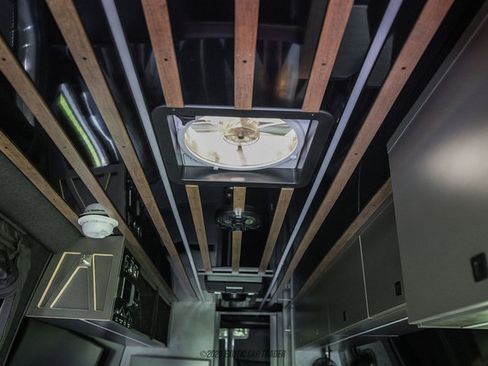 Used 2024 Mercedes-Benz Sprinter 2500 image 39