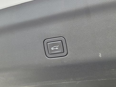 Used 2024 Chevrolet Tahoe Premier RWD image 13