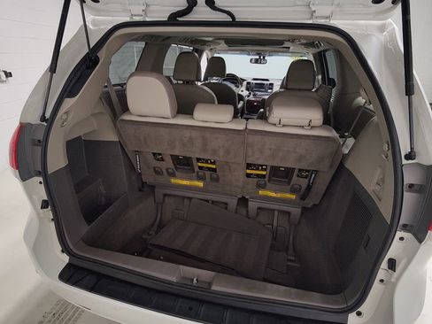 Used 2013 Toyota Sienna Limited w/ Premium Pkg image 8