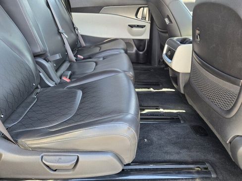 Used 2024 Kia Carnival LX FWD image 16