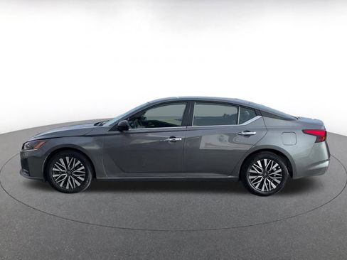 Used 2025 Nissan Altima 2.5 SV image 9