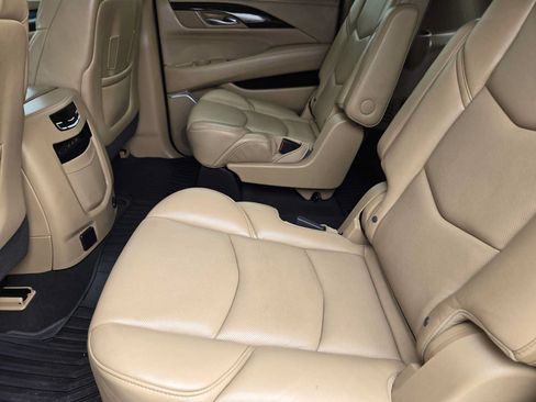Used 2019 Cadillac Escalade ESV Platinum AWD/4WD image 29