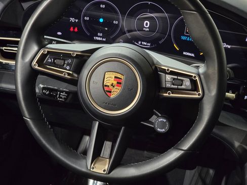 Used 2022 Porsche Taycan 4 Cross Turismo image 21