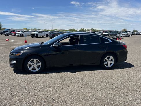 Used 2024 Chevrolet Malibu LT FWD image 2