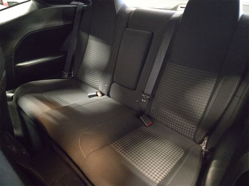 Used 2019 Dodge Challenger SXT image 13