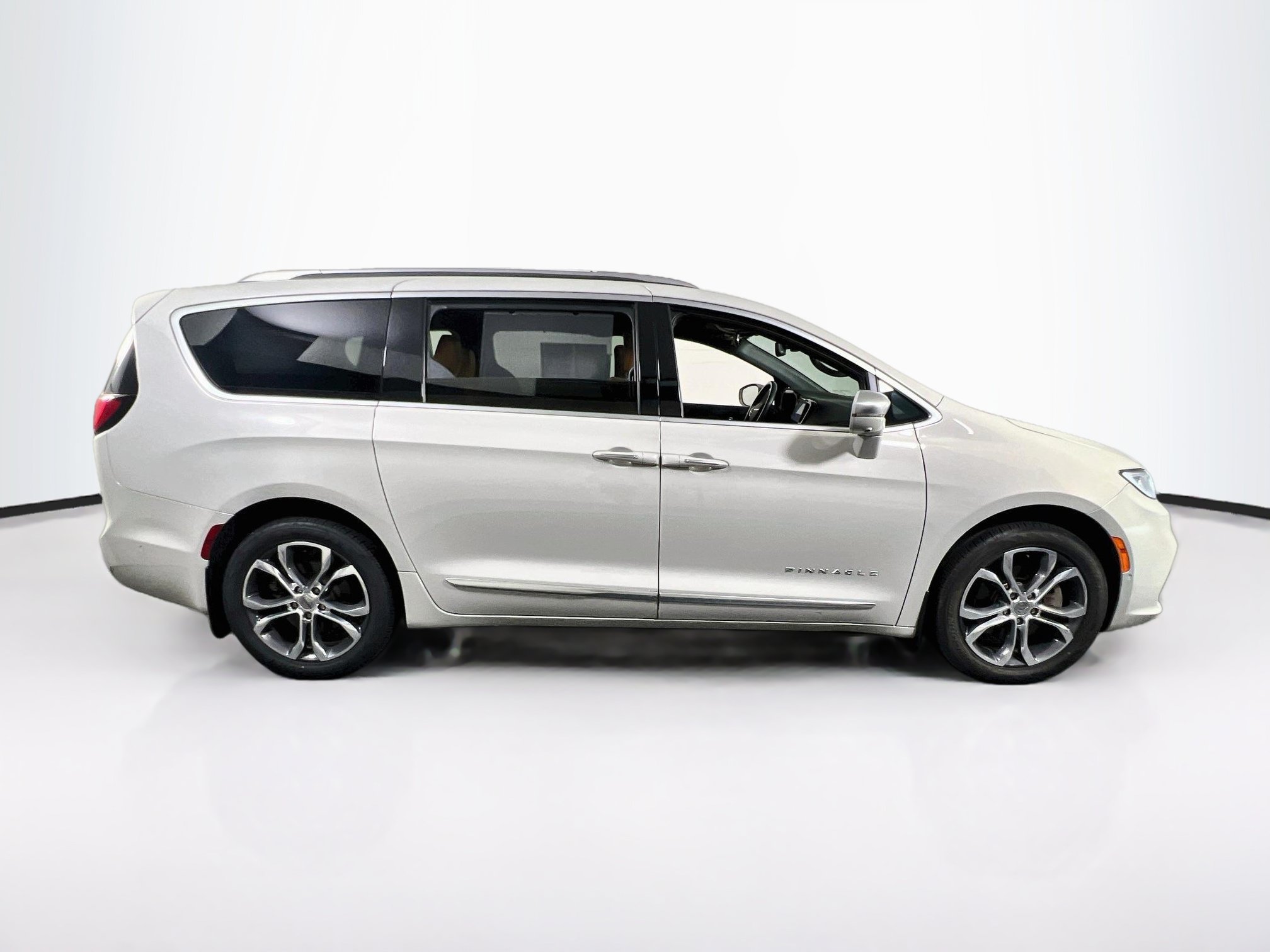Used 2021 Chrysler Pacifica Pinnacle AWD/4WD image 5