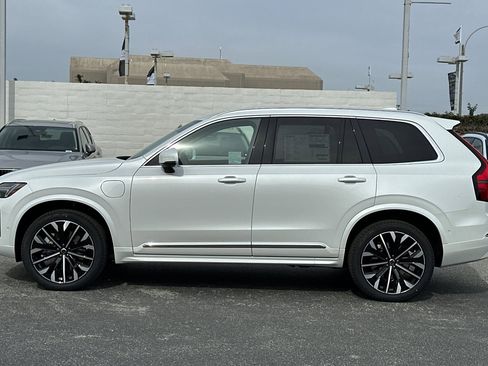 New 2025 Volvo XC90 T8 Plus w/ Protection Package Premier image 2