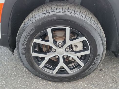 Used 2024 Jeep Grand Cherokee Limited image 29