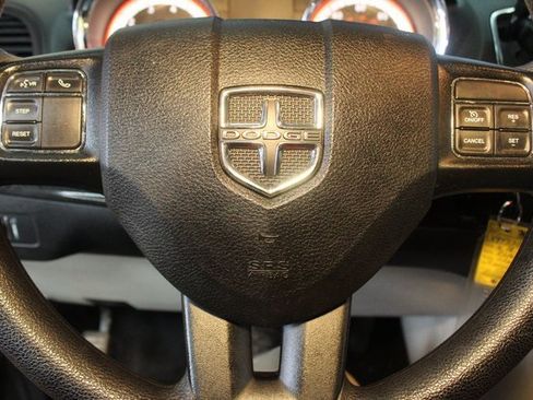 Used 2018 Dodge Grand Caravan SE w/ UConnect Hands-Free Group image 19