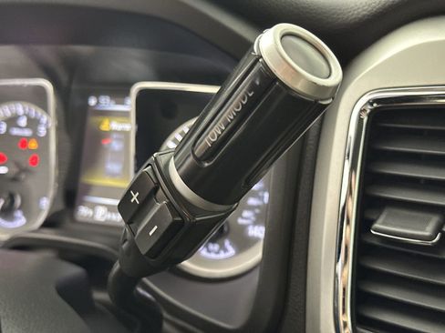 Used 2018 Nissan Titan SV image 24